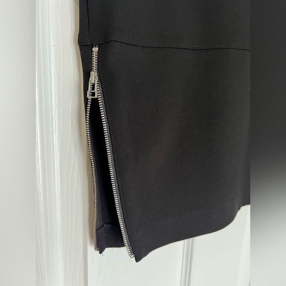 Aritzia Wilfred Black Skirt with Side Zippers Size 10 - Picture 4 of 4
